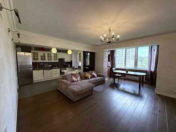 Продаж Квартира 4-кімнатна, 9/18 поверх на Старонаводницька вул., д. 8А Київ