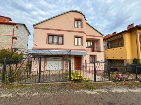 For sale 2-storey House with land 8 ares 330 sq.m 6 rooms at Яблунева 21 Ternopil'