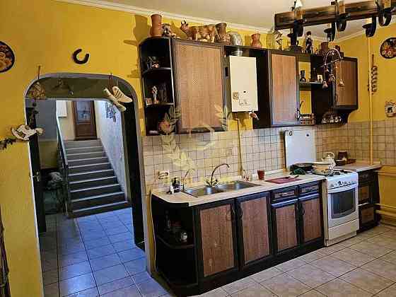 Продаж Будинок 6-кімнатний на Молодежная ул., 36 