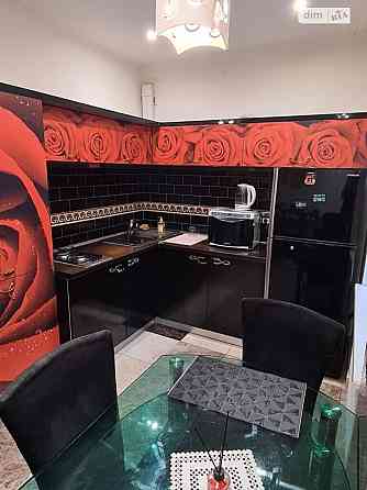 Оренда Квартира 2-кімнатна, 1/5 поверх на Каденюка, 3а Киев