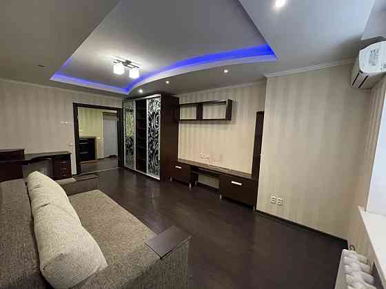 Оренда Квартира 1-кімнатна, 11/17 поверх на вул. Драгоманова, 1а Київ