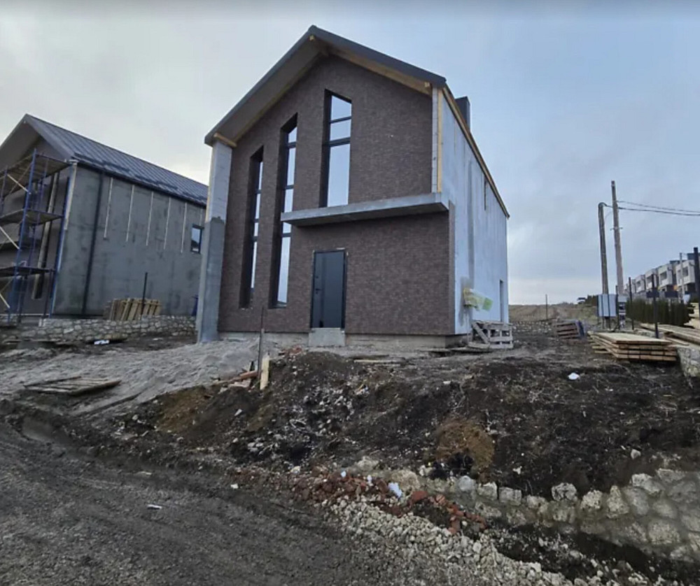 Продаж 2-поверховий  з ділянкою 2.8 сот 130 кв.м    - фото 4