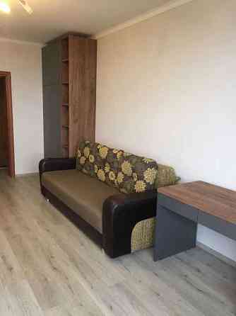 Оренда Квартира 2-кімнатна, 8/9 поверх на ул. Салютная Киев