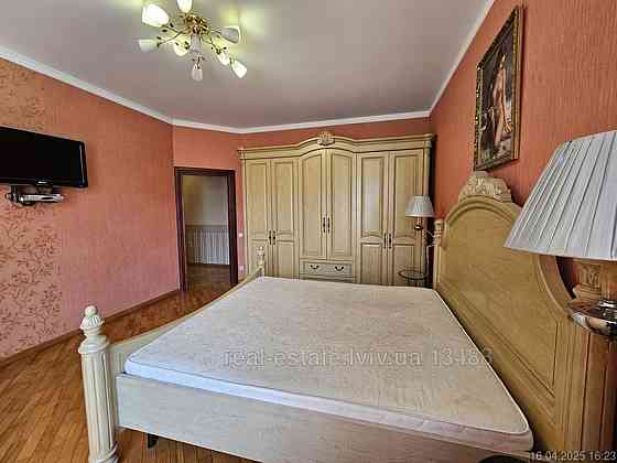 Продаж Квартира 3-кімнатна, 5/6 поверх на вул. Петлюрі Симона Львів