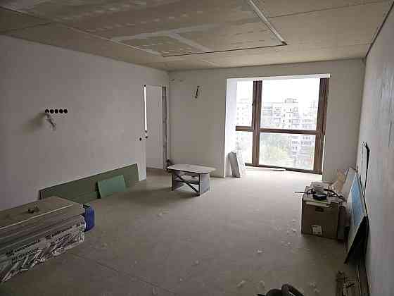 Продаж Квартира 3-кімнатна, 10/10 поверх на Малышева ул., 32 Дніпро