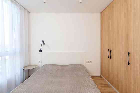 Продаж Квартира 2-кімнатна, 4/9 поверх на Салютна вул., д. 2б Київ