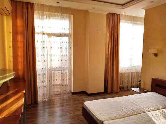 Оренда Квартира 3-кімнатна, 8/17 поверх на ул. Павловская Киев