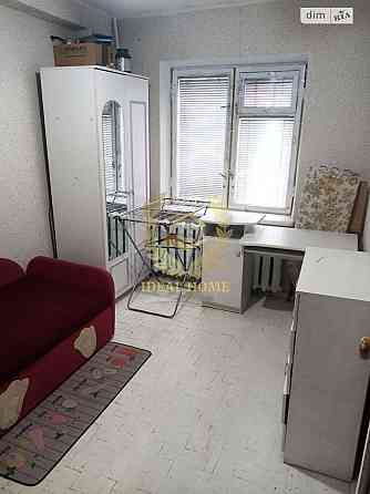 Продаж Квартира 3-кімнатна, 1/5 поверх на Соборности пр-т, 1А Kiev