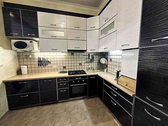 Продаж Квартира 5-кімнатна, 1/3 поверх на Араратская ул., 13 Дніпро