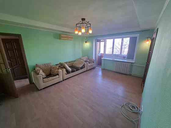 Продаж Квартира 3-кімнатна, 4/9 поверх на Кирилівська вул., д. 117 Київ