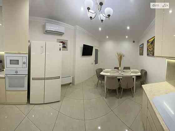 Продаж Квартира 3-кімнатна, 15/26 поверх на Каховська, 62а Kiev