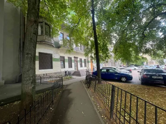 I will rent a shop/office in the city center (Chelyuskina) it was an insurance company office. good repair Dnipro