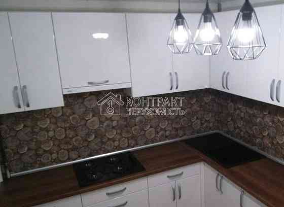 Продаж Квартира 3-кімнатна, 6/10 поверх на вул. Молодіжна Песочин