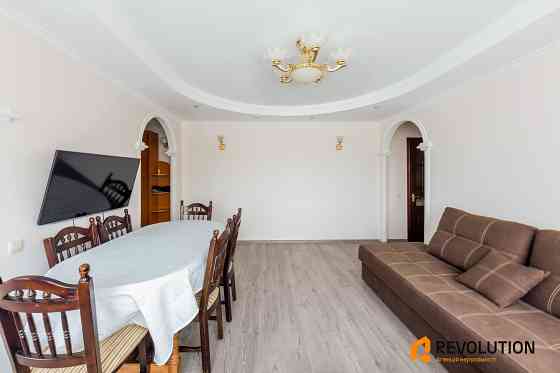 Продаж Квартира 3-кімнатна, 8/9 поверх на Чистяківська вул., д. 12 Київ