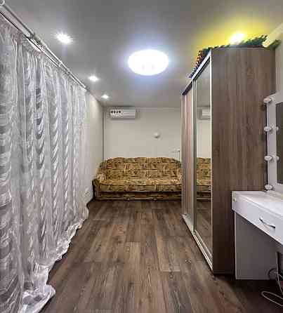 Продаж Квартира 2-кімнатна, 2/5 поверх на Автостроя ул., 8 Днепр