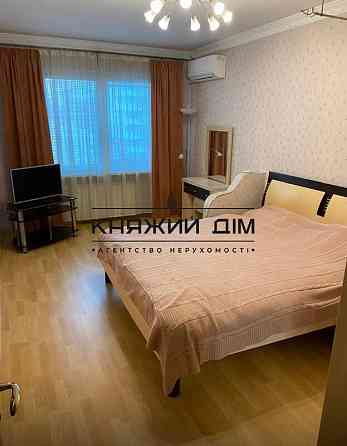 Оренда Квартира 3-кімнатна, 18/22 поверх на Драгоманова ул. Киев