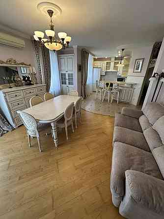 Продаж Квартира 4-кімнатна, 21/25 поверх на Депутатська вул., д. 23А Київ