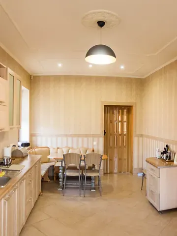 Продаж 2-поверховий   283.6 кв.м 5 кімн. на Лесі Українки вулиця 22А  - фото 1