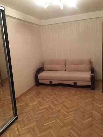 Оренда Квартира 3-кімнатна, 2/5 поверх на Братиславская ул., 12 Киев