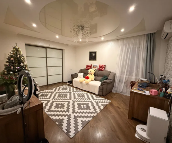 Продаж Квартира 2-кімнатна на ул. Академика Королева, 120 Одесса