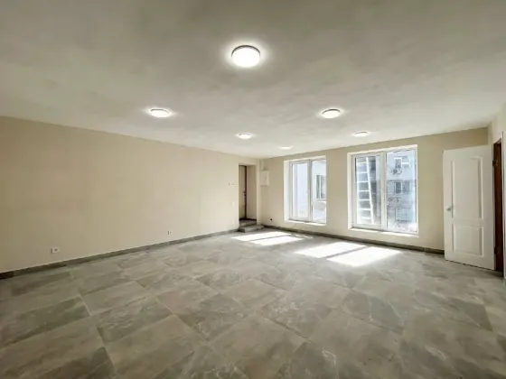 I will rent an office on Pushkin 2\2 but with a separate entrance. Own water and sewage. Good repair. There is parking Dnipro