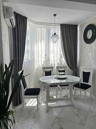 Большая, стильная 3-комнатная квартира с современным ремонтом и мебелью. Limanka