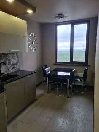 Оренда Квартира 2-кімнатна, 18/20 поверх на ул. Светлая, 3д Киев