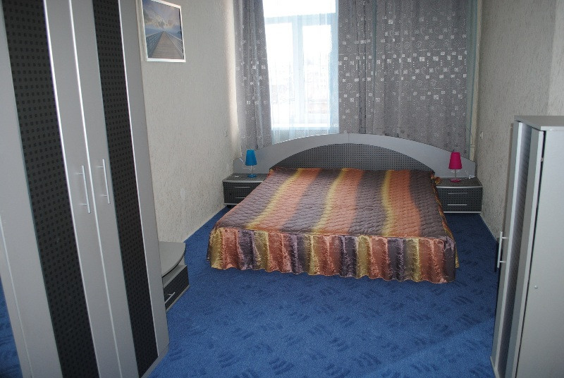 Оренда Квартира 3-кімнатна, 4/4 поверх на Нижний Вал ул. Kiev - photo 1