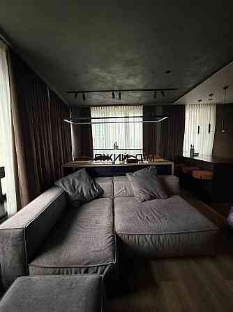 Продаж Квартира 3-кімнатна, 18/26 поверх на Заречная ул. Киев