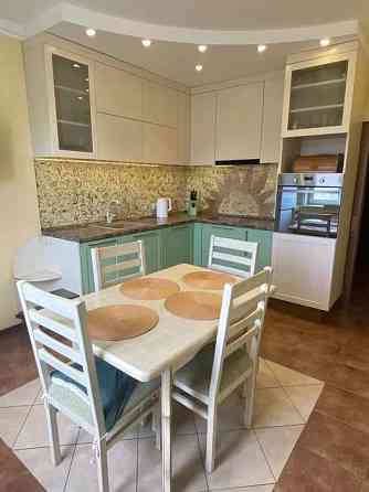 Оренда Квартира 3-кімнатна, 16/16 поверх на ул. Урловская Київ