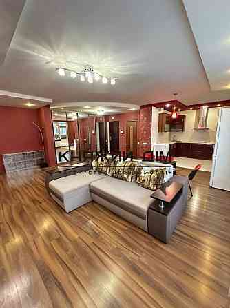 Оренда Квартира 3-кімнатна, 7/18 поверх на Пчелки Елены ул. Киев