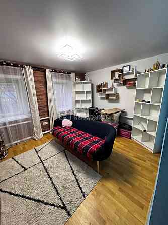 Продаж Квартира 3-кімнатна, 1/2 поверх на вул. Греківська Харьков