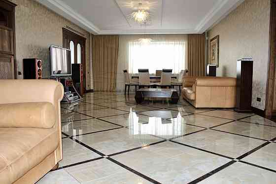 Оренда Квартира 4-кімнатна, 8/8 поверх на Успенская ул., 2 Одеса