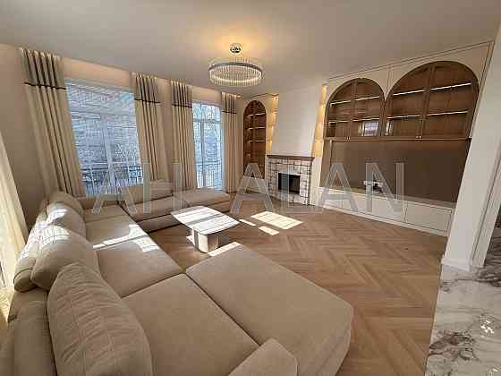 Продаж Будинок 5-кімнатний на Раєвського Миколи вул., 22 Київ