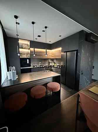 Продаж Квартира 3-кімнатна, 18/26 поверх на Заречная ул. Киев