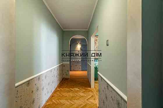 Продаж Квартира 3-кімнатна, 8/10 поверх на Вишняковская ул. Киев