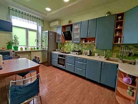 Оренда Квартира 3-кімнатна на Севастопольская ул. Київ