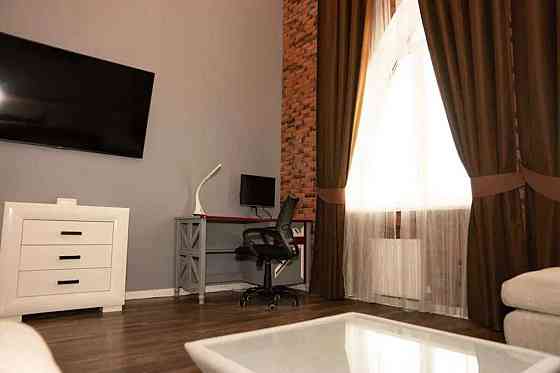 Оренда Квартира 3-кімнатна, 9/10 поверх на ул. Дмитрия Луценко Kiev