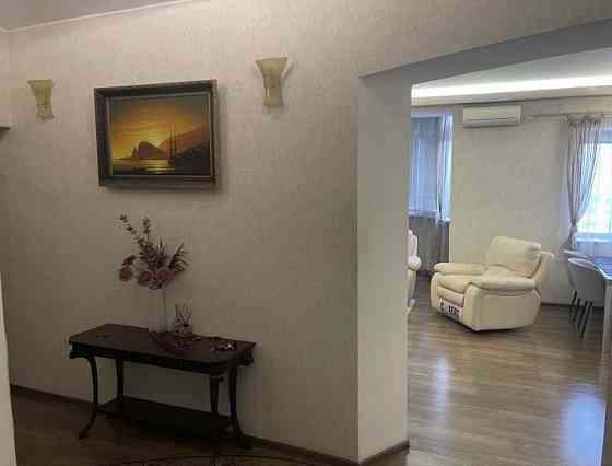 Продаж Квартира 4-кімнатна, 12/20 поверх на Чорновола вул., д. 25 Київ