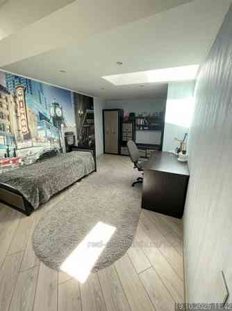 Продаж 3-поверховий Будинок з ділянкою 3 сот 230 кв.м 6 кімн. на Білозіра вул. Рудне