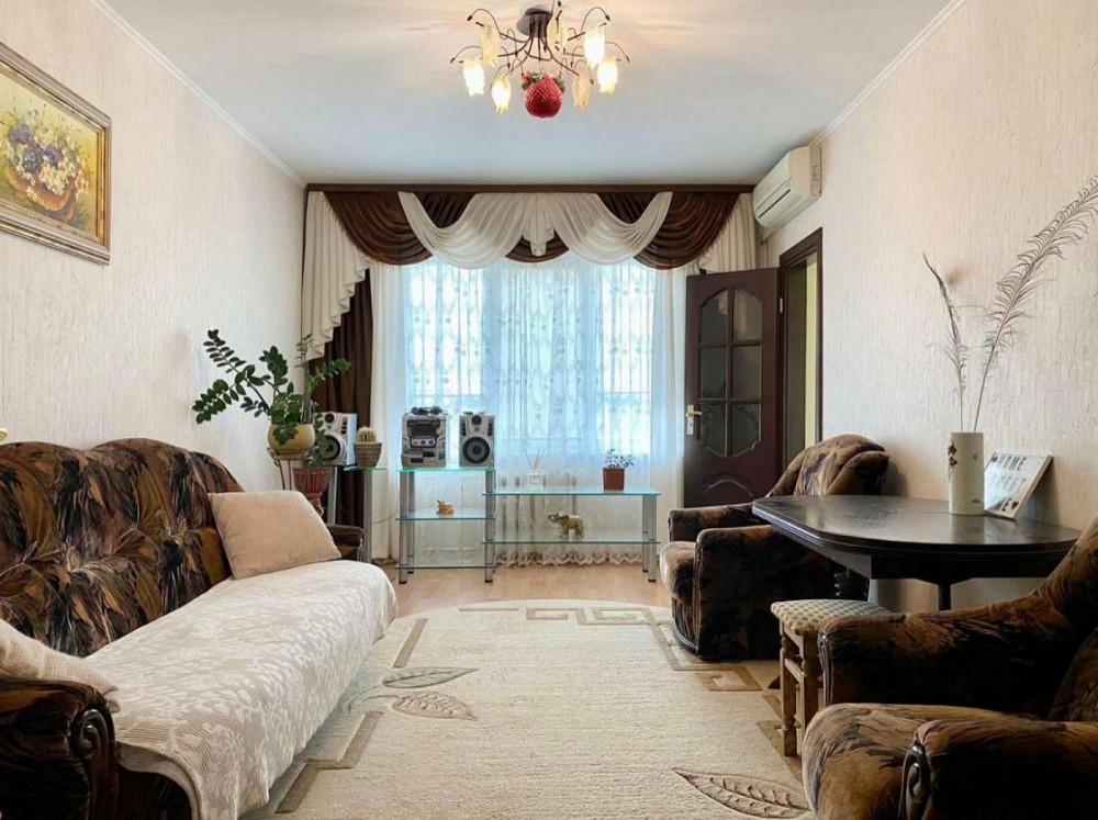 Продаж Квартира 3-кімнатна, 4/10 поверх на вул. Грушевського Рівне - фото 1