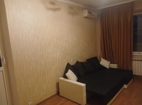 Оренда Квартира 3-кімнатна, 10/10 поверх на Драгоманова, 42 Київ