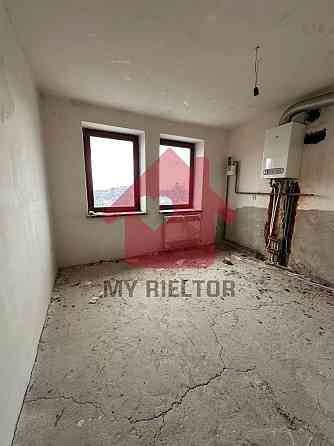 Велика світла квартира по супер ціні! Встигніть придбати! Uzhhorod