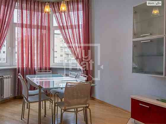 Оренда Квартира 3-кімнатна, 7/8 поверх на вул. Дмитриевская Kiev