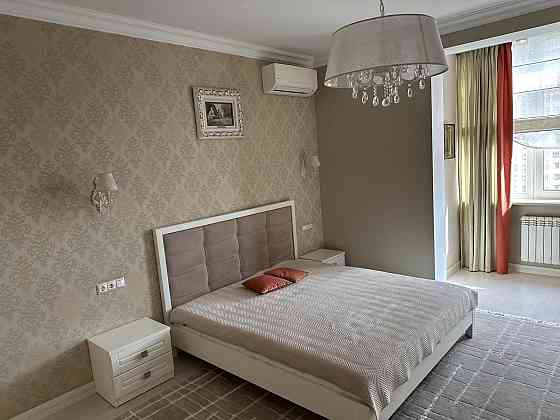 Продаж Квартира 2-кімнатна, 11/25 поверх на Євгена Коновальця вул., 44А Київ