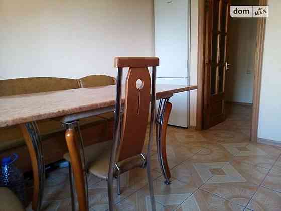 Оренда Квартира 3-кімнатна, 3/9 поверх на ул. Феодосийская Kiev