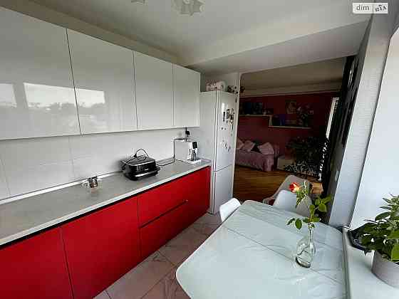 Продаж Квартира 3-кімнатна, 6/9 поверх на Антонова Авіаконструктора вул., д. 2/32 Киев