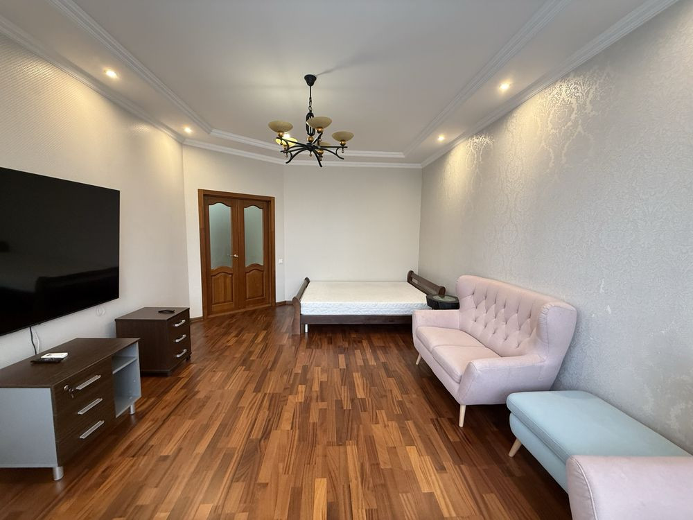 Продаж Квартира 3-кімнатна, 8/12 поверх на Антоновича вул., д. 103 Київ - фото 1