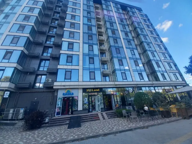New Shop for rent on the red line in the residential complex 