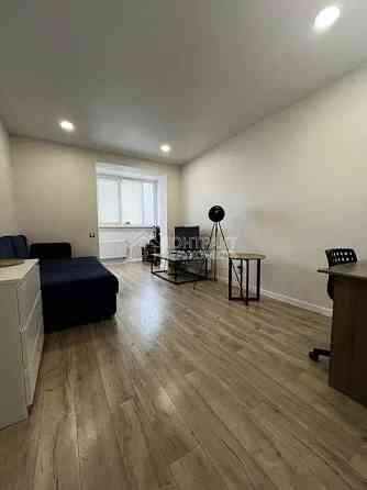 Продаж Квартира 3-кімнатна, 1/9 поверх на вул. Перемоги Харьков